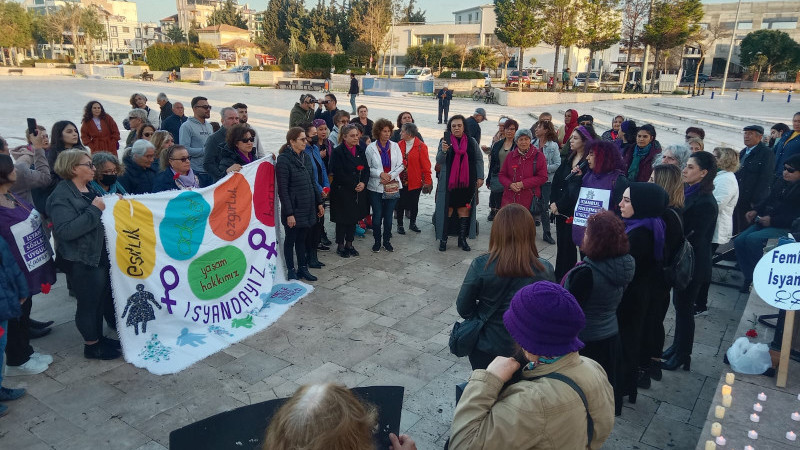 Didim Kibele Kadın Derneği 8 Mart Kadınlar Günü dolayısıyla basın açıklaması gerçekleştirdi.