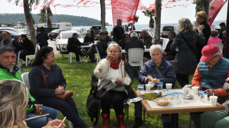 Video Haber: Didim Akbük'te ekmek arası balık etkinliği