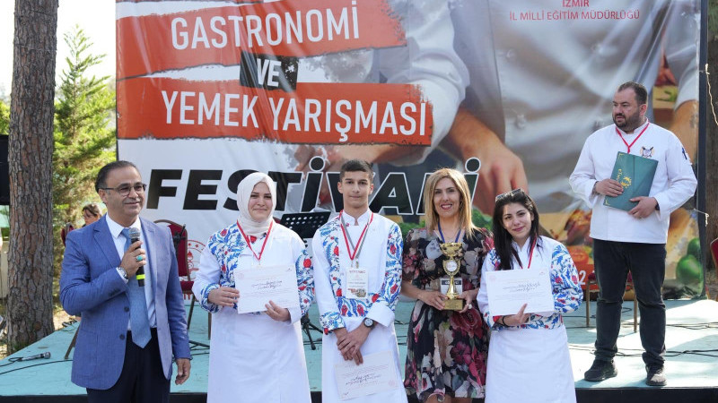 İzmir MEB Gastronomi Festivalinde Lezzet Şöleni  