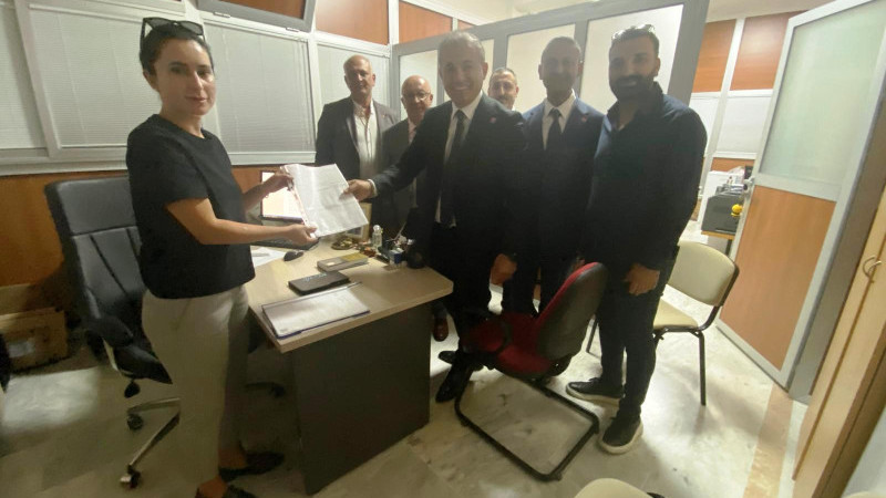 CHP İlçe Başkanı Dilaver Demir, mazbatasını aldı