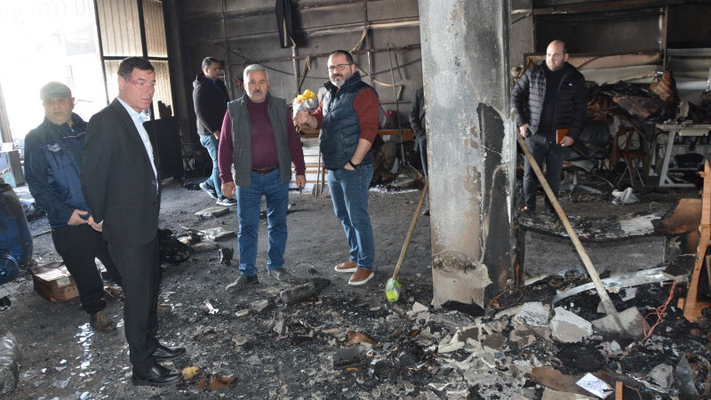 Başkan Şerif Erul’dan yangın mağduru esnafa moral ziyareti
