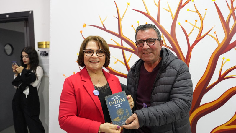 Hatice Gençay, şiddete ve tacize karşı tutum belgesini imzaladı bende kitabımı!