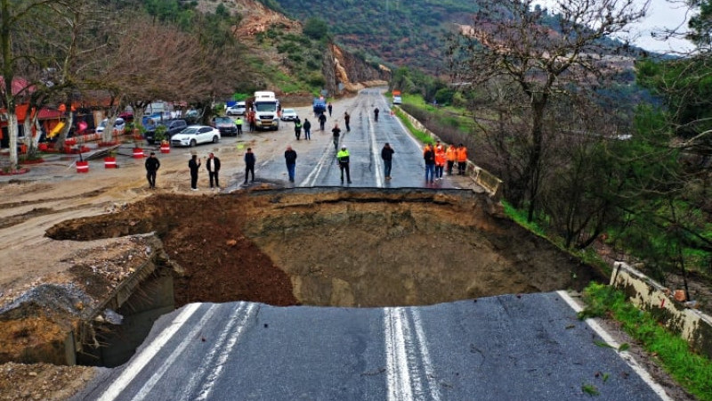 KARAKOZ AYDIN’IN ÇÖKEN KARAYOLUNU MECLİSE TAŞIDI