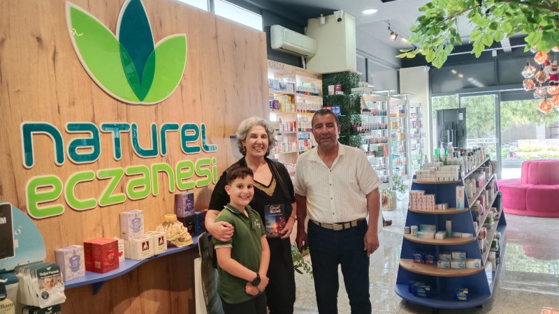 Eczacı Fehime Kurt'a kitabımı takdim ettim