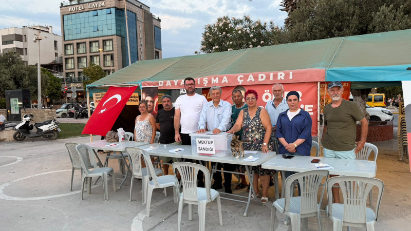 MUSTAFA BALBAY KUŞADASI’NDA SEVENLERİYLE BULUŞTU