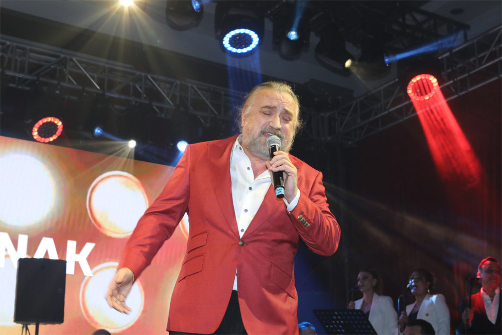 İBO SHOW’LA TARİHTE BİR İLK! YILBAŞI GECESİ YILDIZLARI BELARUS’TA BULU