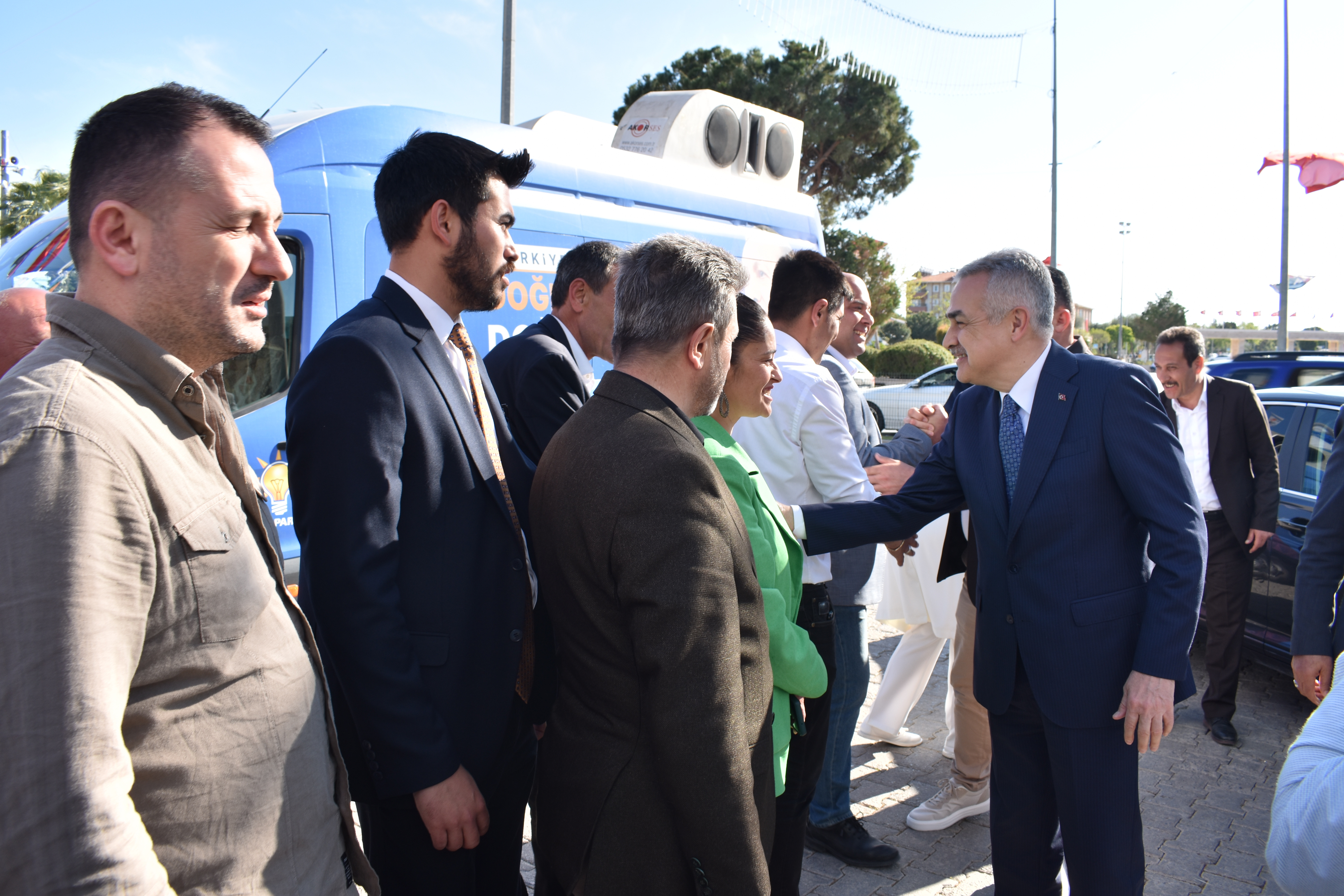 AK Parti Didim'deki bayramlaşmaya Mustafa Savaş da katıldı.