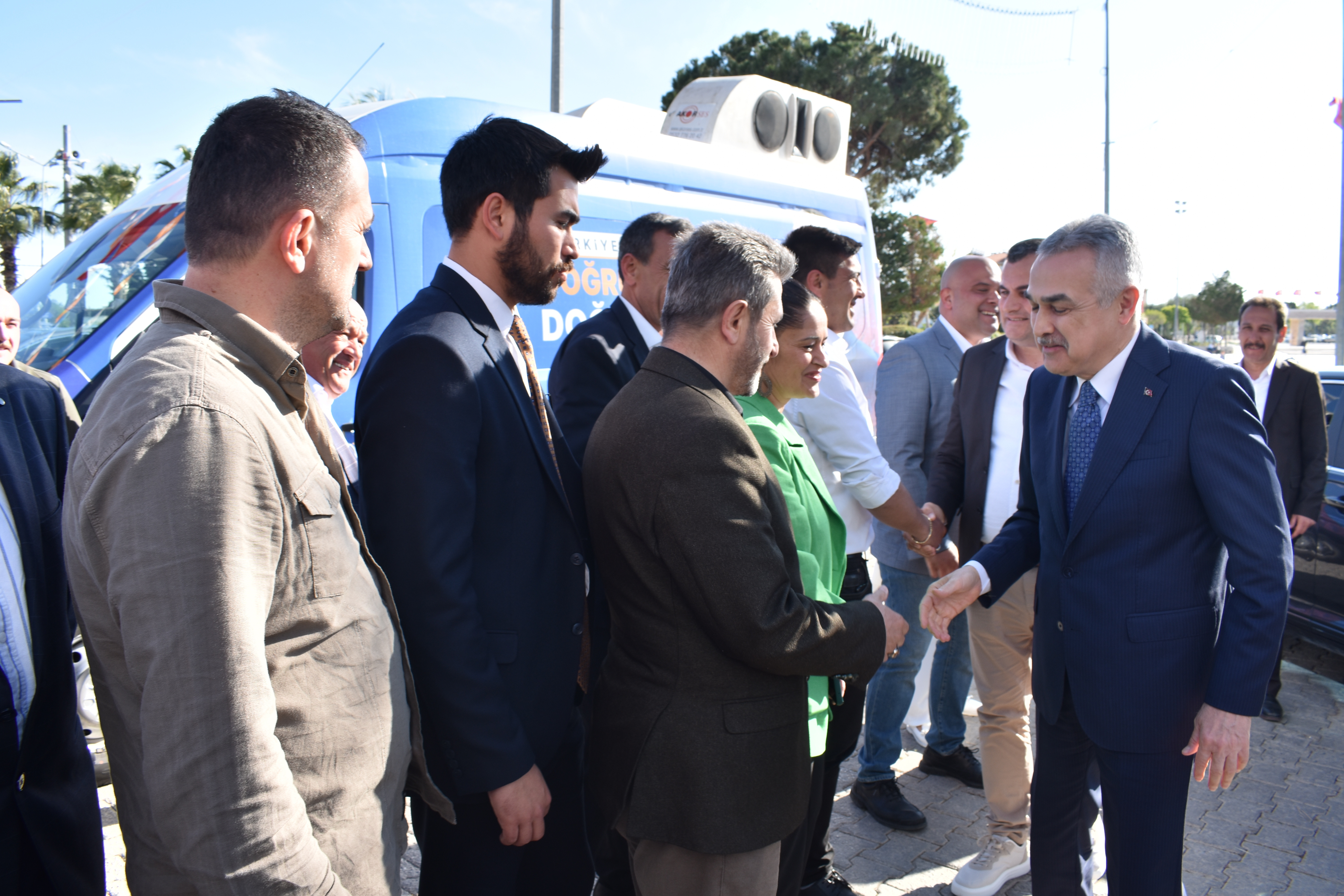 AK Parti Didim'deki bayramlaşmaya Mustafa Savaş da katıldı.