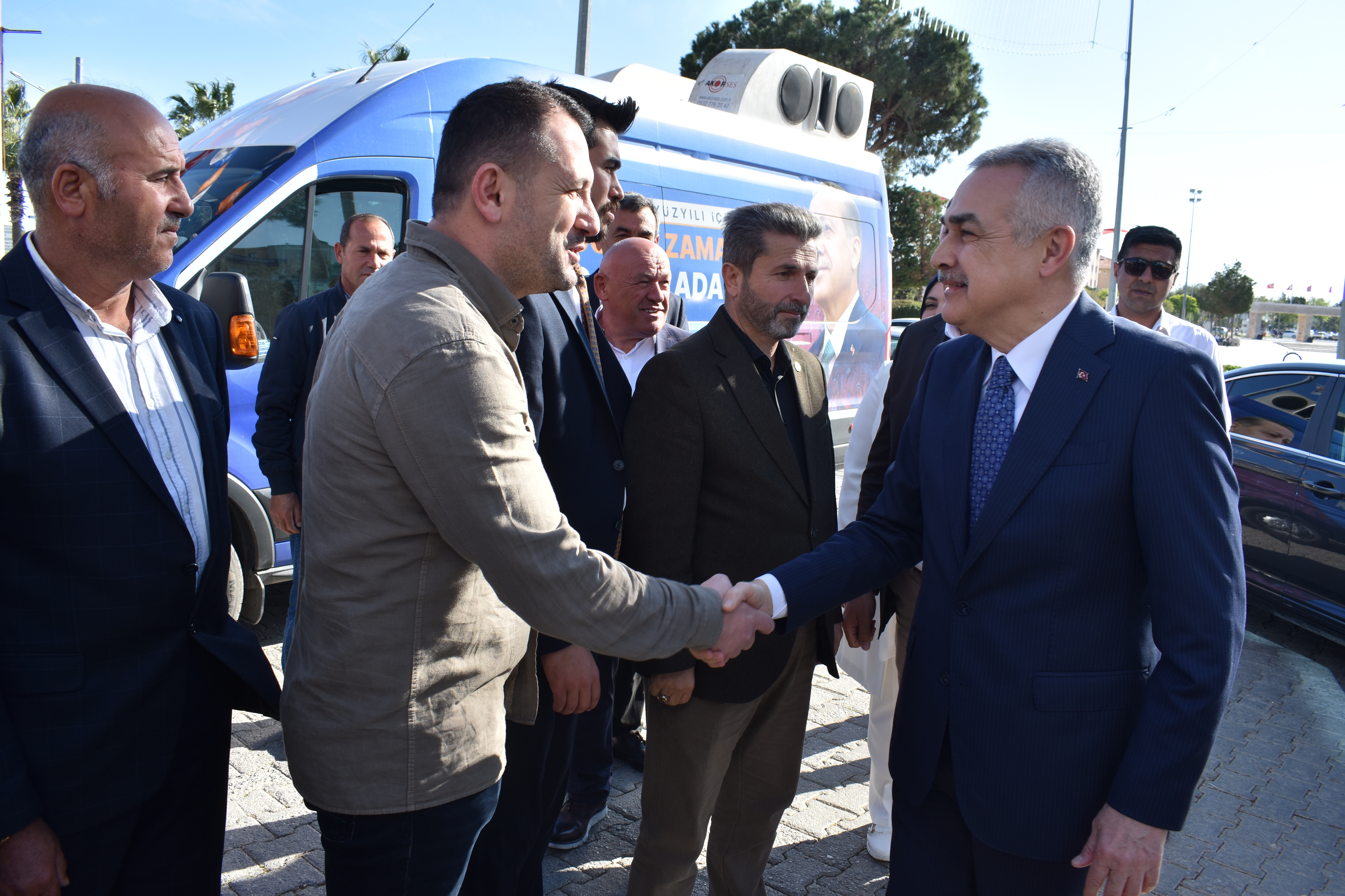 AK Parti Didim'deki bayramlaşmaya Mustafa Savaş da katıldı.