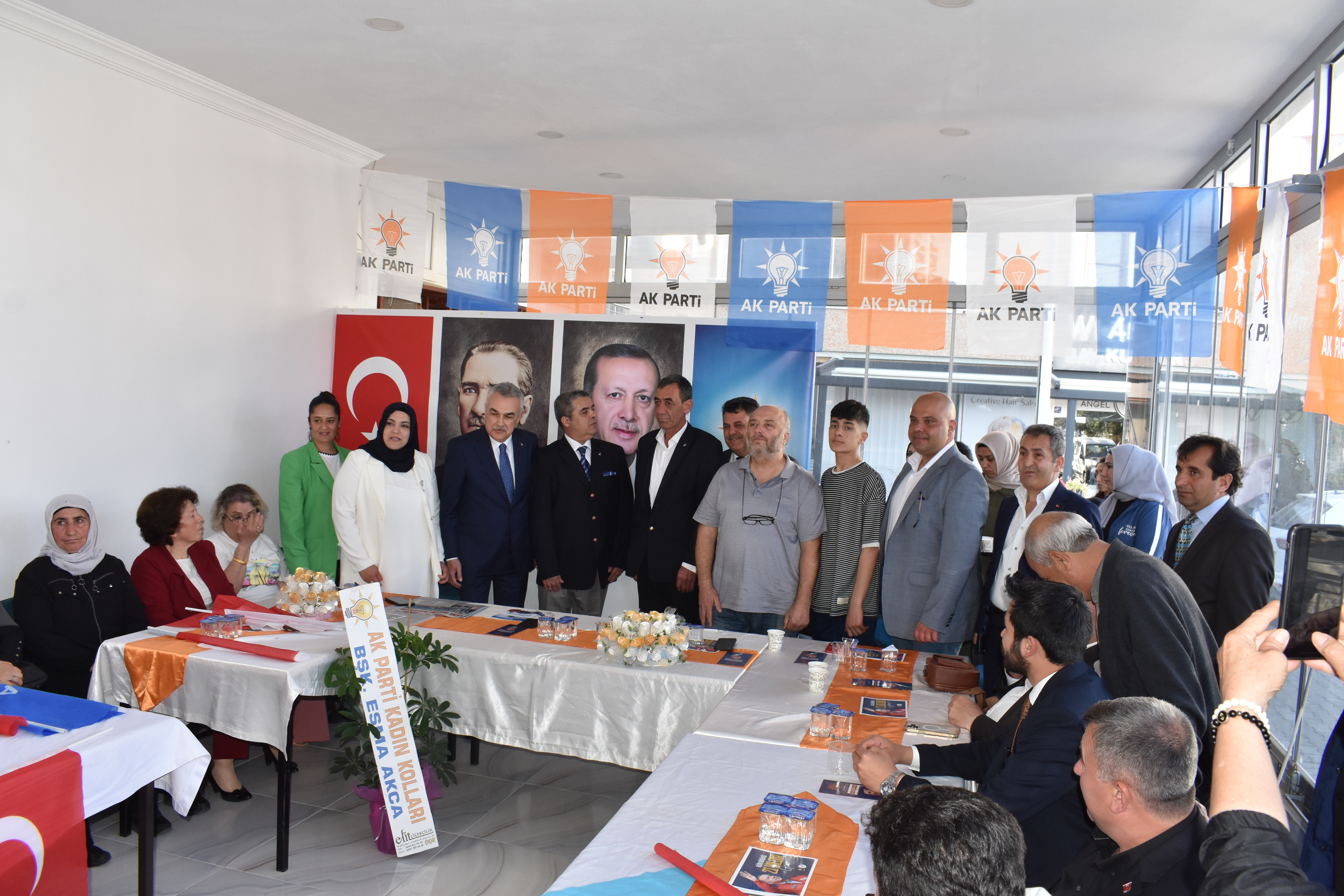 AK Parti Didim'deki bayramlaşmaya Mustafa Savaş da katıldı.