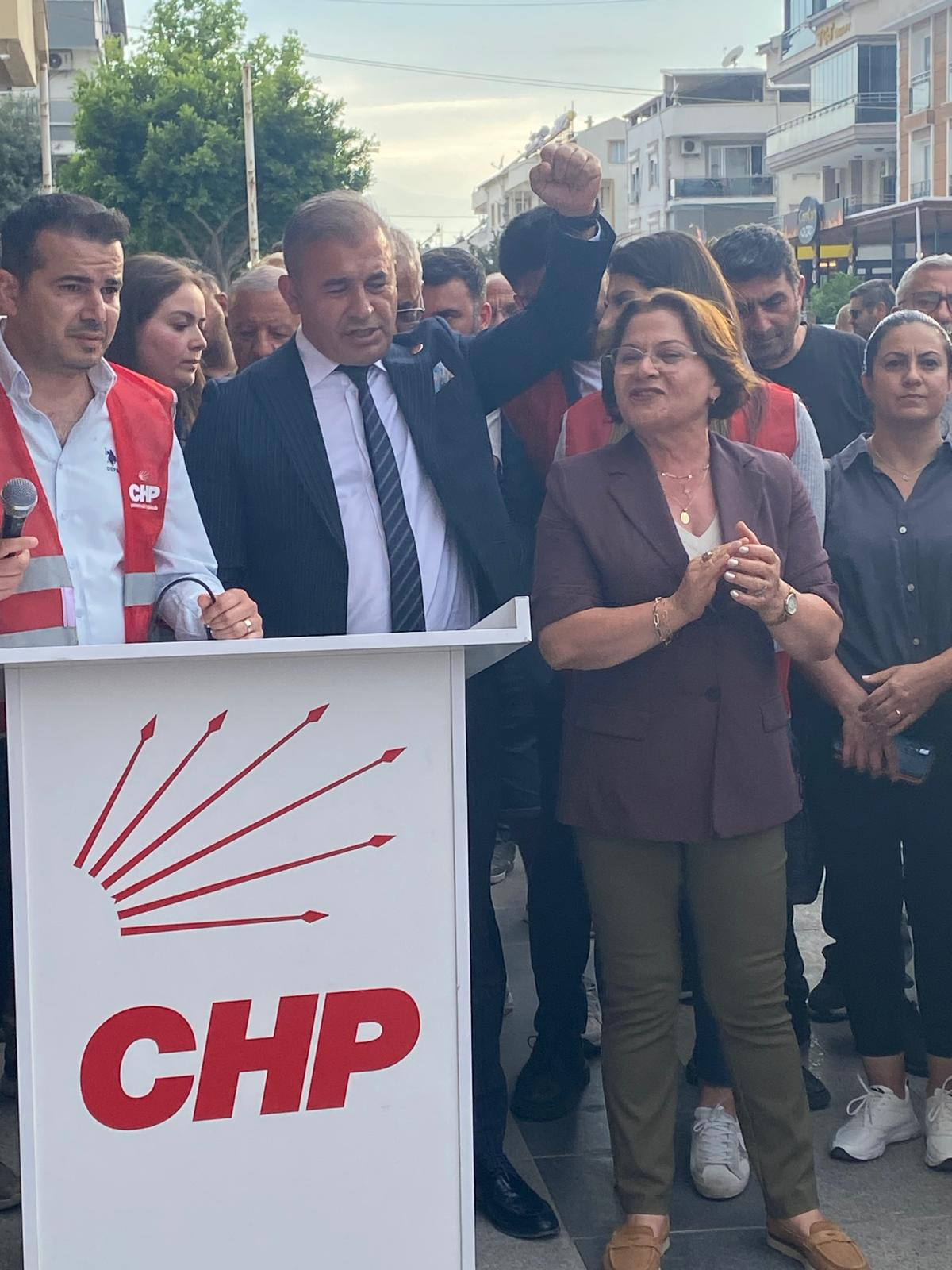 Didim'de mutlak butlan protestosu - Zekiye Sarışın